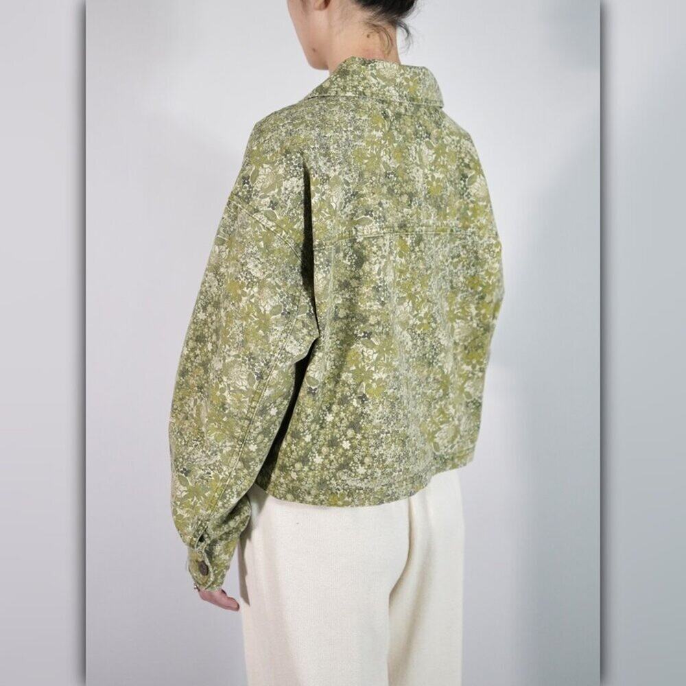 A525 • Floral Print Cropped Utility Jacket - Picture 4 of 7